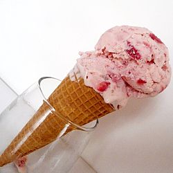 Fresh Strawberry Ice Cream