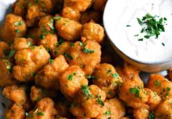 Baked Cauliflower Wings with Garlic Dip